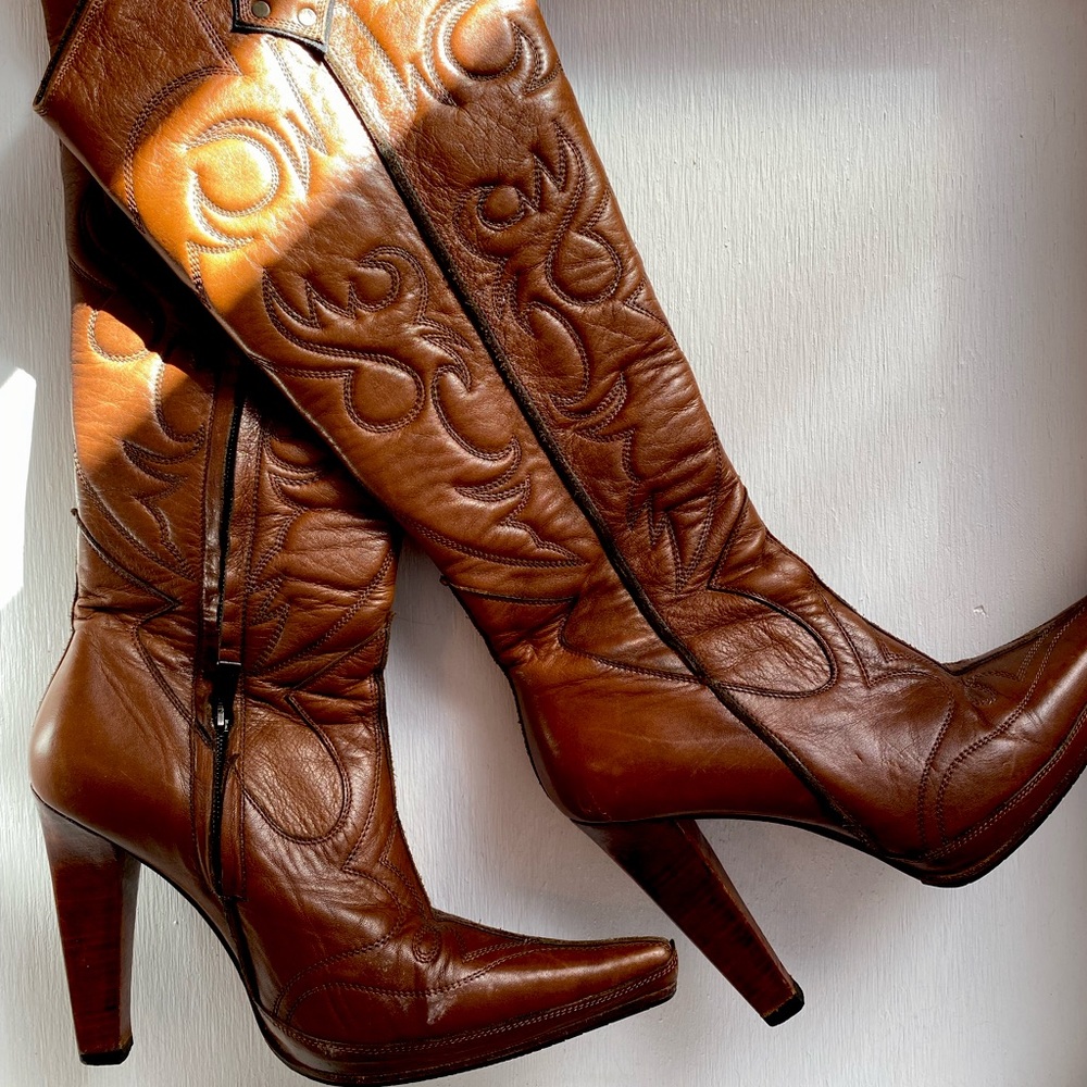 Vintage cowgirl boots with heel